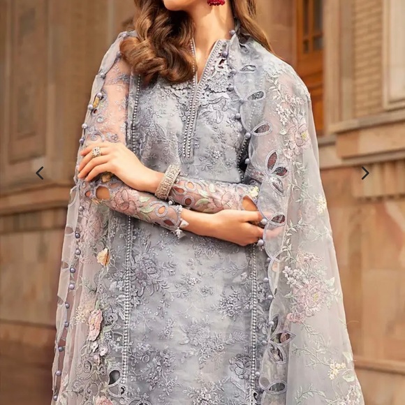 Pakistani brand new 3 piece full embroidered Maria b luxury organza dress size L - Picture 3 of 16